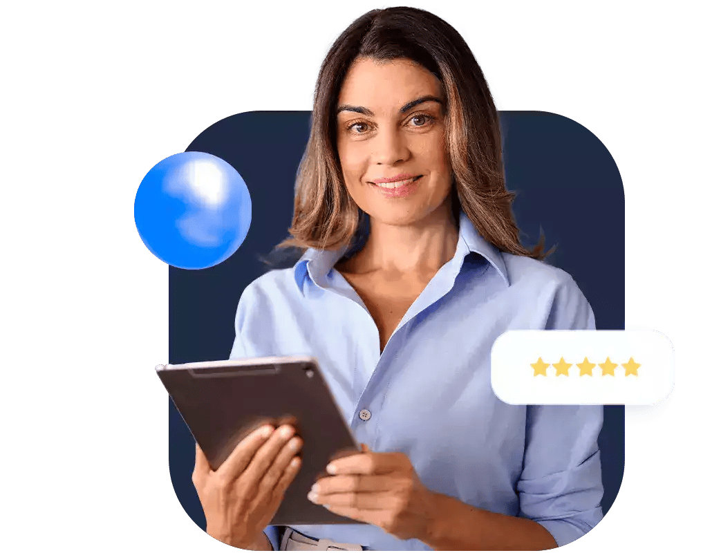 Mujer sonriendo con una tablet en sus manos acompañada de 5 estrellas y un objeto en 3d.